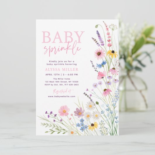 ピンクの草原の野の花 赤ちゃんのお祝い 招待状 (スタンド正面)