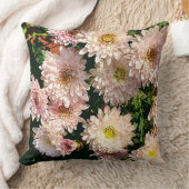 ピンクの菊を使った居心地の良い明るい枕 クッション (ブランケット)