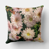 ピンクの菊を使った居心地の良い明るい枕 クッション (裏面)