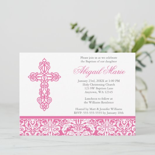 ピンクの華美な十字のダマスク織の女の子の洗礼の《キリスト教》洗礼式や命名式 招待状 (スタンド正面)