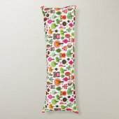 ピンクの葉の木のレトロのフクロウパターン ボディピロー (正面縦)