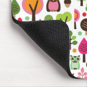 ピンクの葉の木のレトロのフクロウパターン マウスパッド (コーナー)