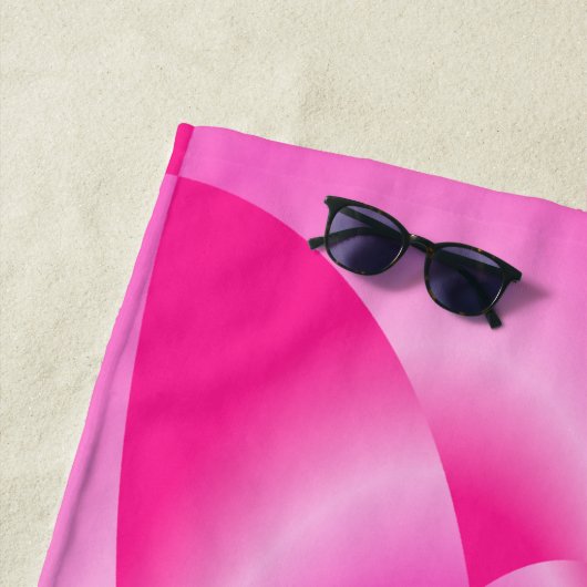 ピンクの葉の花 ビーチタオル (インサイチュ)