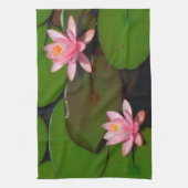 ピンクの蓮の水百合花園 キッチンタオル (縦)