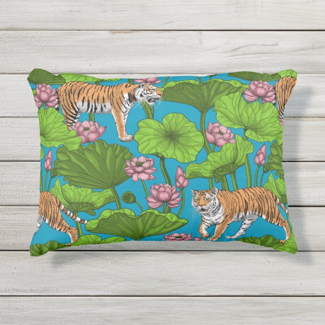 ピンクの蓮の池の虎 アウトドアクッション (正面)