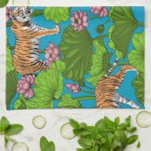 ピンクの蓮の池の虎 キッチンタオル (折り畳み)