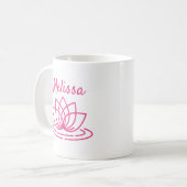 ピンクの蓮の花の名入れコーヒーマグ コーヒーマグカップ (正面左)