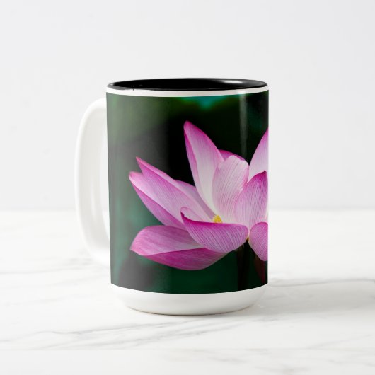 ピンクの蓮の花 ツートーンマグカップ (正面左)