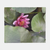 ピンクの蓮の花 フリースブランケット (正面(横))