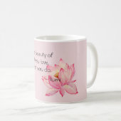 ピンクの蓮の花 ルミ・ビューティーの引用 コーヒーマグカップ (正面右)