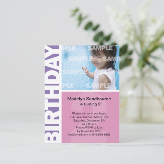 ピンクの薄紫パネル第2の誕生日はがき インビテーションポストカード (スタンド正面)