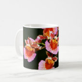 ピンクの蘭のマグ コーヒーマグカップ (正面左)