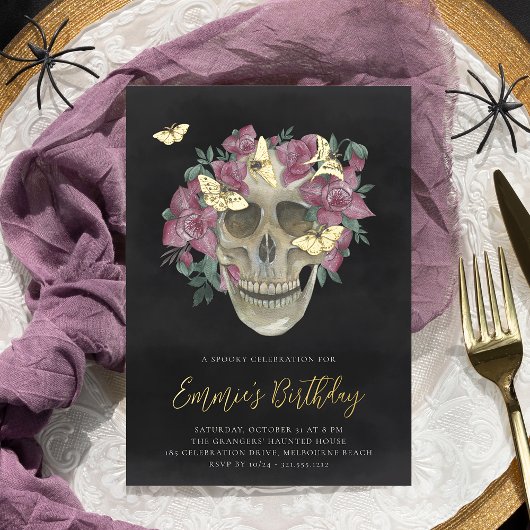 ピンクの蘭の花のドクロ ハロウィンの誕生日パーティー 箔招待状