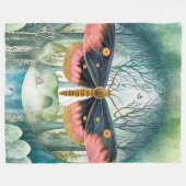 ピンクの蛾の森の夜 フリースブランケット (正面(横))