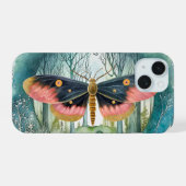 ピンクの蛾の森の夜 iPhone 15ケース (裏面横)