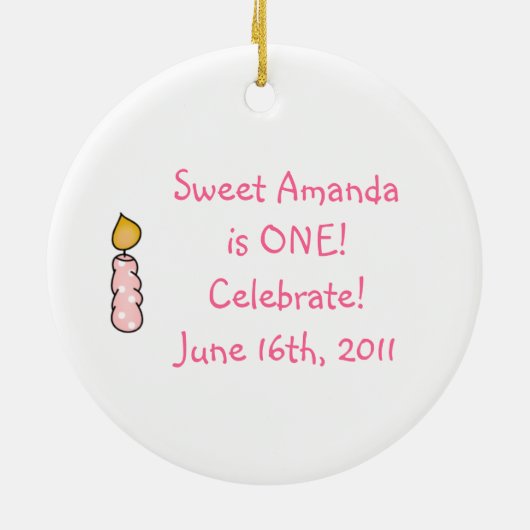 ピンクの蝋燭の第1誕生日の記念品のオーナメント セラミックオーナメント (裏面)