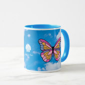 ピンクの蝶々の青いハンドルマグカップ マグカップ (正面右)
