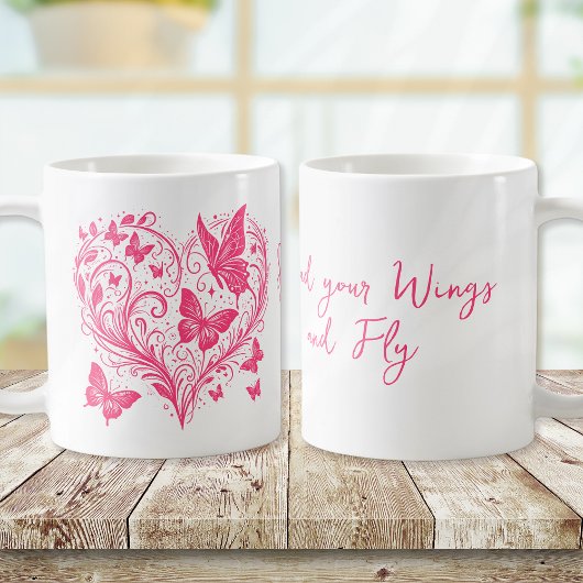 ピンクの蝶があなたの翼を広げて飛ぶ コーヒーマグカップ
