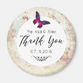 ピンクの蝶とぼろぼろのヴィンテージのバラのウェディング マグネット (正面)