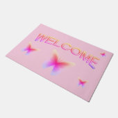 ピンクの蝶のウェルカム ドアマット (アングル)