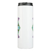 ピンクの蝶のマンダラお洒落ーの手描き タンブラー (裏面)