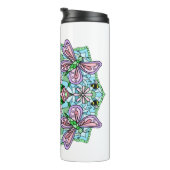 ピンクの蝶のマンダラお洒落ーの手描き タンブラー (回転右)