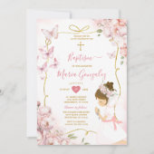 ピンクの蝶の花の少女が祈るゴールド洗礼 招待状 (正面)
