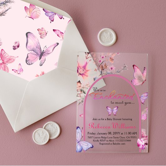ピンクの蝶の赤ちゃんシャワーに出会えて魅了された アクリル招待状