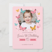 ピンクの蝶テーマと写真付き1歳の誕生日 招待状 (正面)