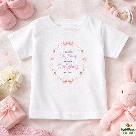 ピンクの蝶ネクタイの女の子ベビーシャワー – かわいい＆楽しいパーティー ベビーTシャツ