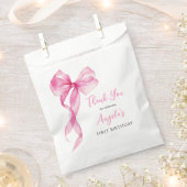ピンクの蝶ネクタイの女の子 1歳の誕生日ありがとう フェイバーバッグ (クリップ留めされた状態)