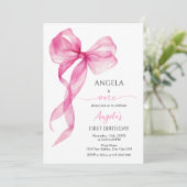 ピンクの蝶ネクタイの女の子 1歳の誕生日 招待状 (スタンド正面)