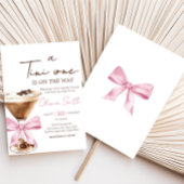 ピンクの蝶ネクタイ エスプレッソ マーティニー ベイビー シャワー 招待状