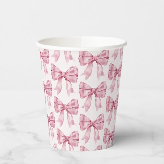 ピンクの蝶ネクタイ ベイビーシャワーまたはブライズシャワー、誕生日パーティー 紙コップ (左)