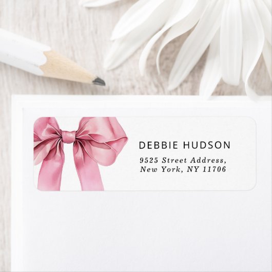 ピンクの蝶ネクタイ　ミニマルでエレガントな返送先住所 ラベル (インサイチュ)