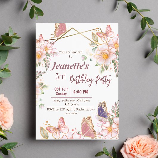 ピンクの蝶フローラをテーマにした第3誕生日 招待状