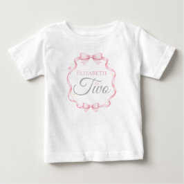 ピンクの蝶リボンのコケッティエリザベスは2歳の誕生日 ベビーTシャツ