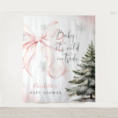 ピンクの蝶リボン ベイビーシャワー It's Cold Outside タペストリー (正面)