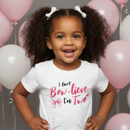 ピンクの蝶結びのリボンの女の子の2歳の誕生日パーティー 私は2歳 トドラーTシャツ