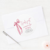 ピンクの蝶結びの女の子はただひとつになりたい 1歳の誕生日 ラウンドシール (封筒)