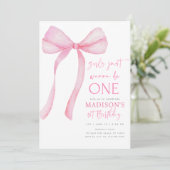 ピンクの蝶結びコケッタ 誕生日1周年 招待状 (スタンド正面)