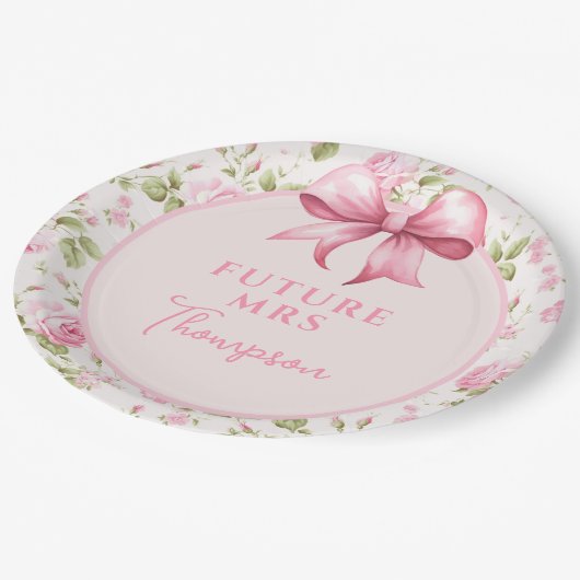 ピンクの蝶結びコケティー ブライダルシャワー | 未来のMrs ペーパープレート (アングル)