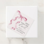 ピンクの蝶結び ウェディングシャワーパーティー フェイバータグ (インサイチュ)