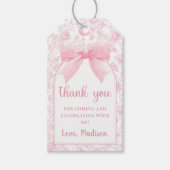 ピンクの蝶結び フラワーチノワ装飾 1歳誕生日 ギフトタグ (正面)