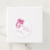 ピンクの蝶結び 彼女は結婚する ブライダルシャワー フェイバータグ (インサイチュ)