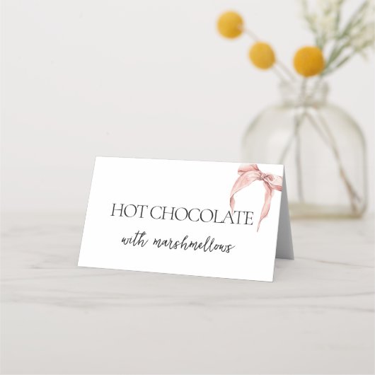 ピンクの蝶結び 彼女は結婚する ブライダルシャワー プレイスカード (正面)