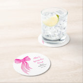 ピンクの蝶結び 彼女は結婚する ブライダルシャワー ラウンドペーパーコースター (インサイチュ)