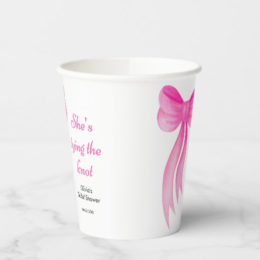 ピンクの蝶結び 彼女は結婚する ブライダルシャワー 紙コップ (左)