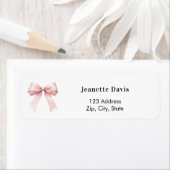 ピンクの蝶結び 白い返送先 ラベル (インサイチュ)