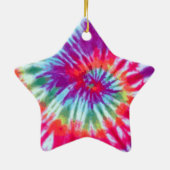 ピンクの螺線形の絞り染めのオーナメント セラミックオーナメント (裏面)